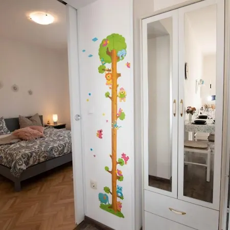 Apartment Miriam - 200m From *