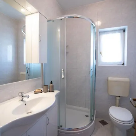 Apartment Miriam - 200m From *