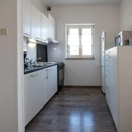 Apartment Miriam - 200m From Ika